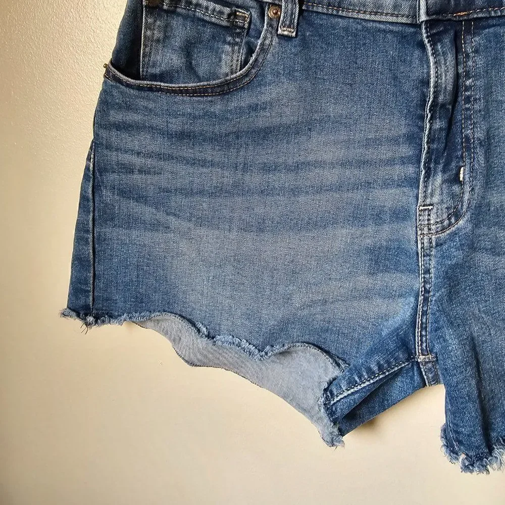 EUC LEVI'S STRAUSS HIGH RISE SHORTS RAW HEM SIZE 12 - W31
